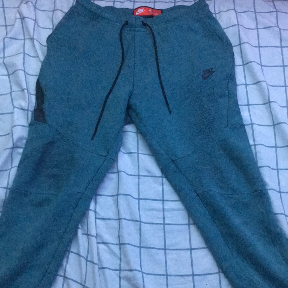 Nike tech fleece joggers